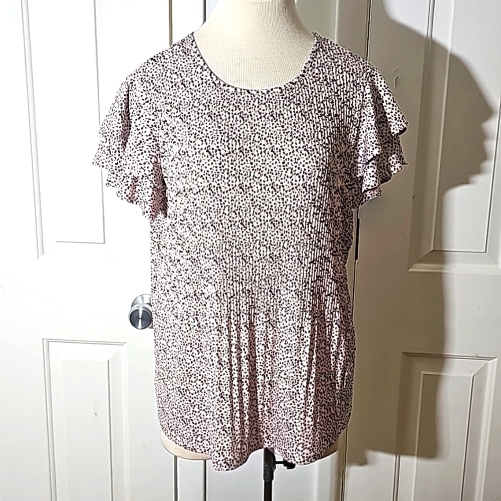 Adrianna Papell, NWT women's blouse. Size medium. Cream with black geometric.